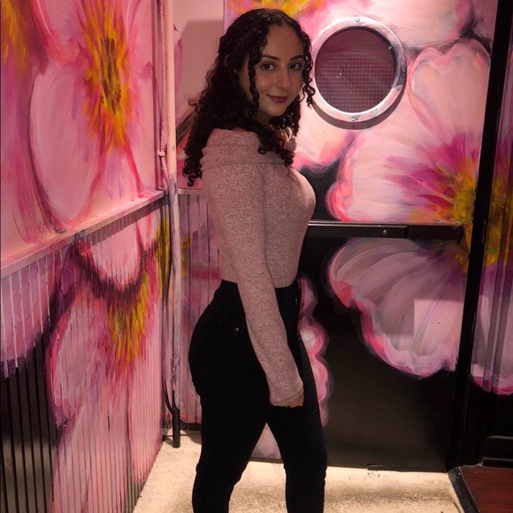 Meet your Posher, Lara - Picture 1 of 1